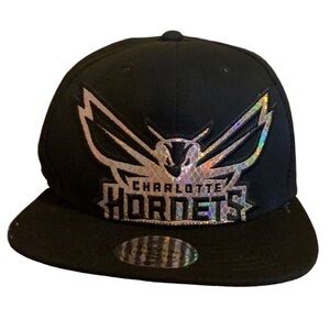 Charlotte Hornets SnapBack black baseball cap with hologram logo